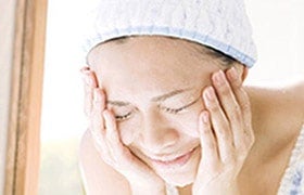 まつエクを長持ちさせるクレンジングのコツ