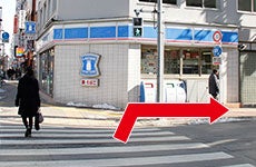 ローソンの手前を右折